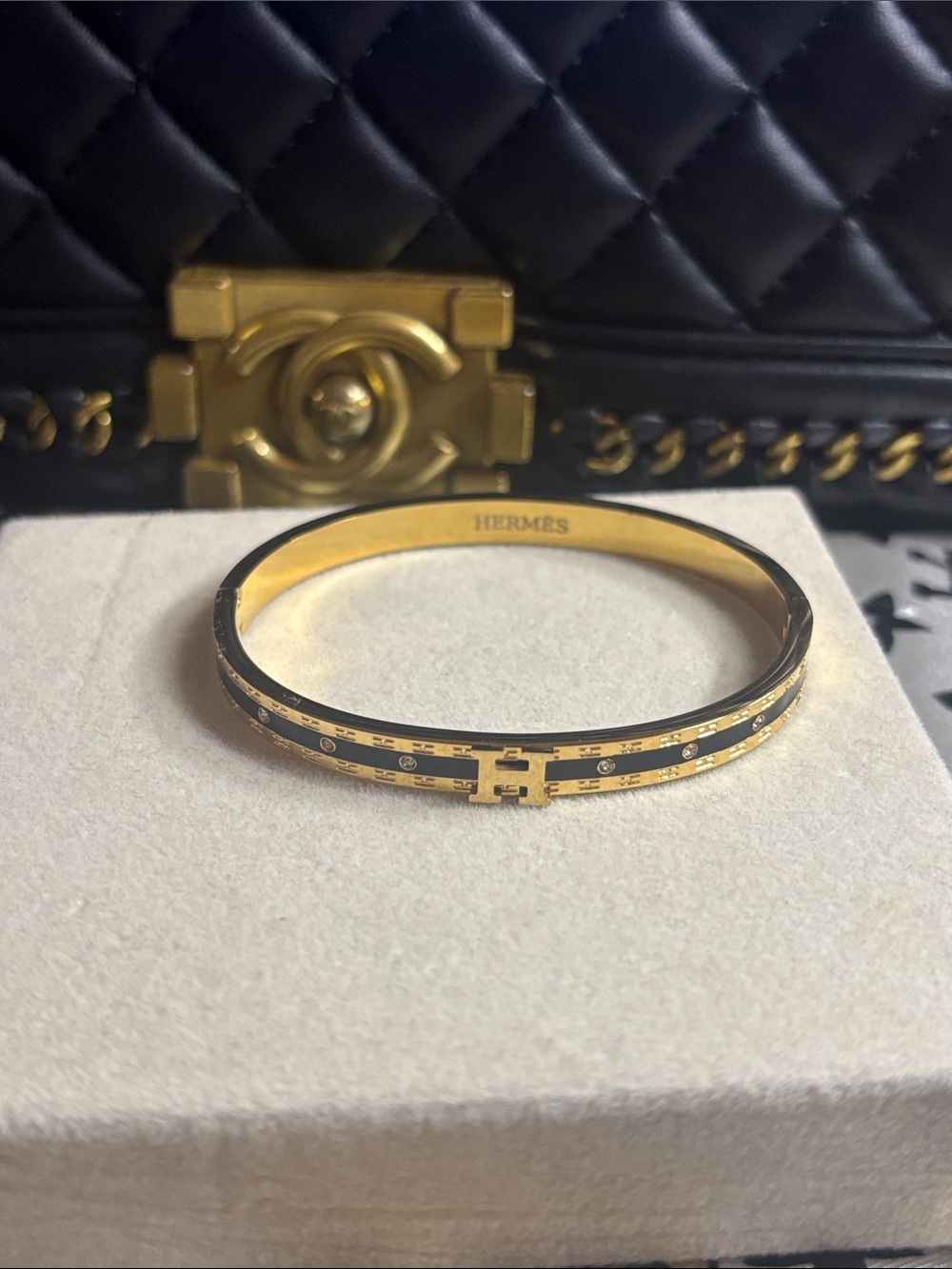 Clic H Narrow Enamel Bangle in Black and Gold